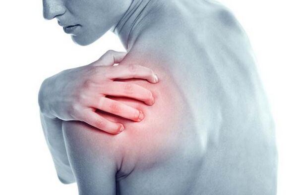 Ang masakit na sakit sa balikat ay sintomas ng arthrosis ng joint ng balikat